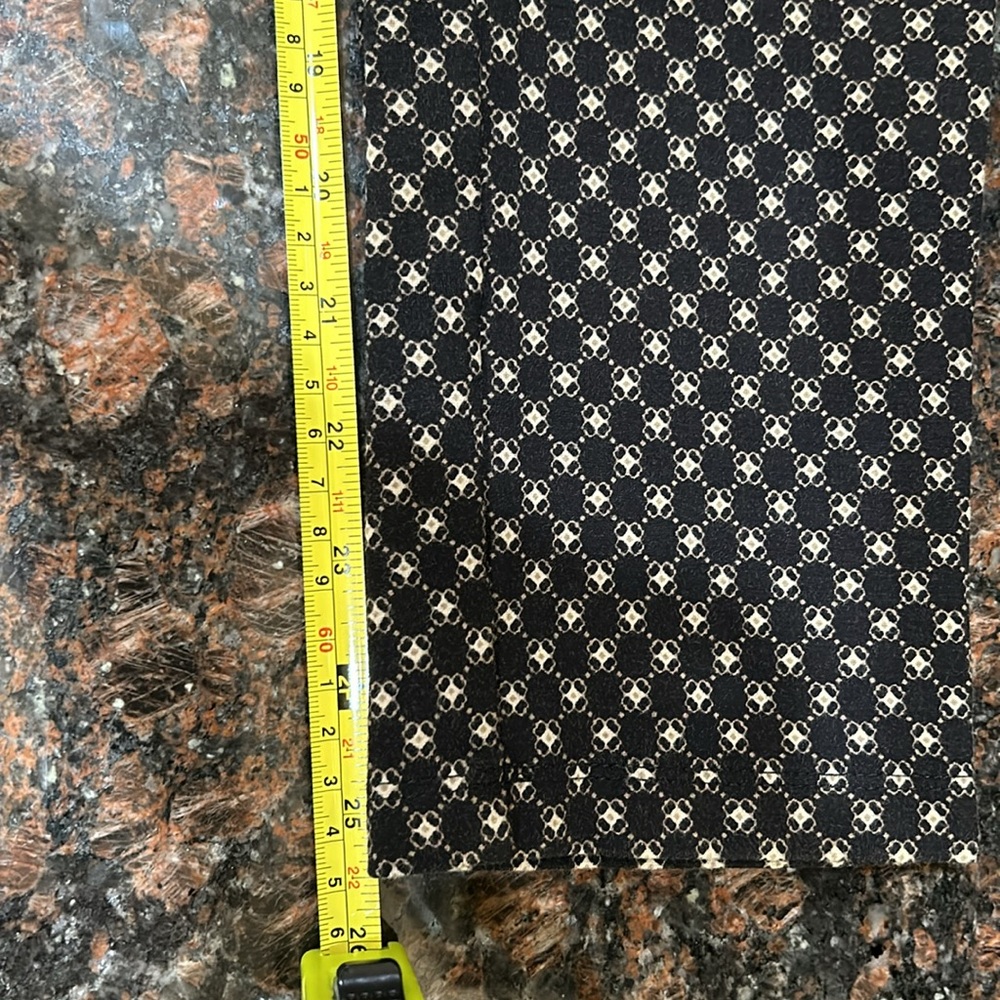 Stylish Black and White Patterned Women's Cropped Pants - Picture 8 of 9